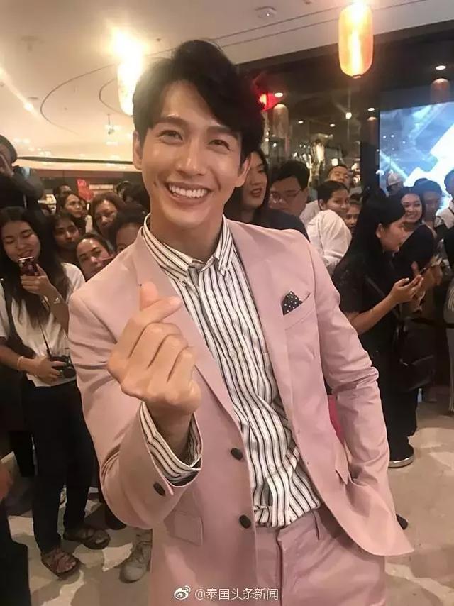 ̩�����ǰ���ͼƬ(�����ڰ������ն���ɶ��Ӣ��̩��Ů��Aump�;���������LV��)