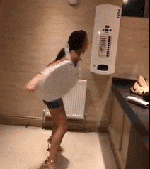 牛哥内涵美女gif动图11p：妹子，可要帮忙擦干净哦