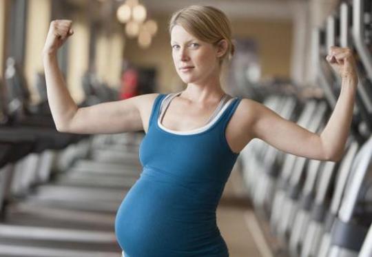 谁说孕期不动才好？孕妈多做这些动作，宝宝以后免疫力更高！ 孕期健身 第2张