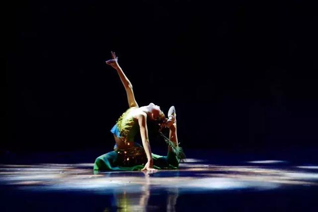 舞蹈前桥怎么做(舞蹈动作前桥怎么做)