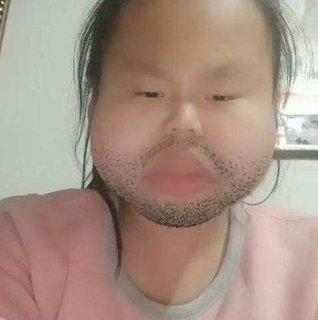 快手嘟嘟姐是用什么软件把嘴巴变大有龅牙的?