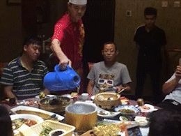 力太大gif(22p):现在的小姑娘，真的是越来越可怕了！