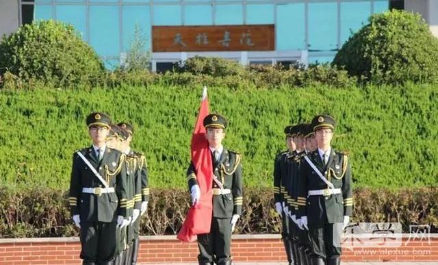 迎祖国六九华诞展工程学子风姿