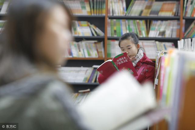坚守图书馆的读者们作文「守望青春,我与图书馆的故事」