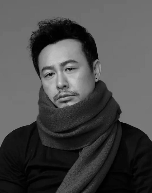 张颂文：3年被导演拒绝840次，被嘲像侏儒吃剩菜，46岁仍买不起房