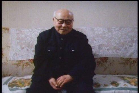 1990年张学良被释放，记者问他最想见谁，他竟说了位“汉奸”名字