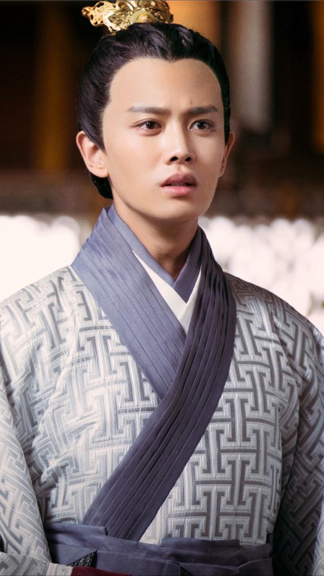 演员聂欢，陪伴任嘉伦从无到有，在家当全职太太也很幸福