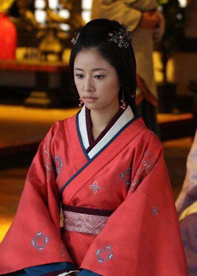 明明“廉颇老矣”，非要“尬演少女”的5大女星，羞不羞？