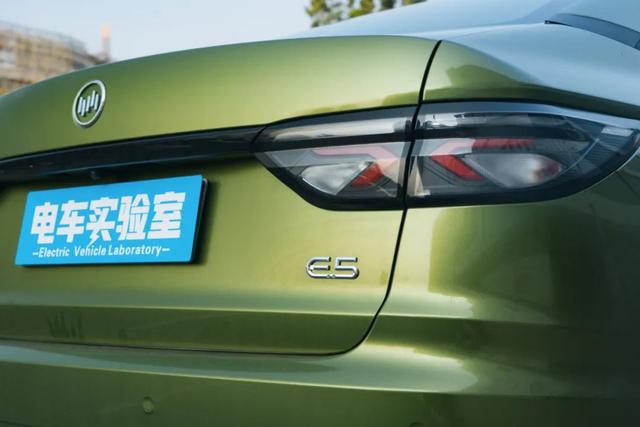 实用主义新家轿，这台全新威马E.5值得买吗？