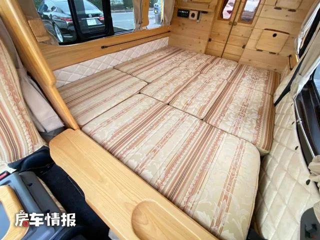 新款日产NV350房车，配2.5L动力自动挡，独立一室一厅用着真方便