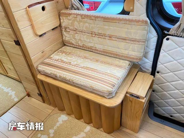 新款日产NV350房车，配2.5L动力自动挡，独立一室一厅用着真方便