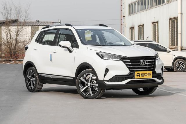 长安cs15,5门5座suv,搭载1.5l 5挡离合,油耗经济,适合家用