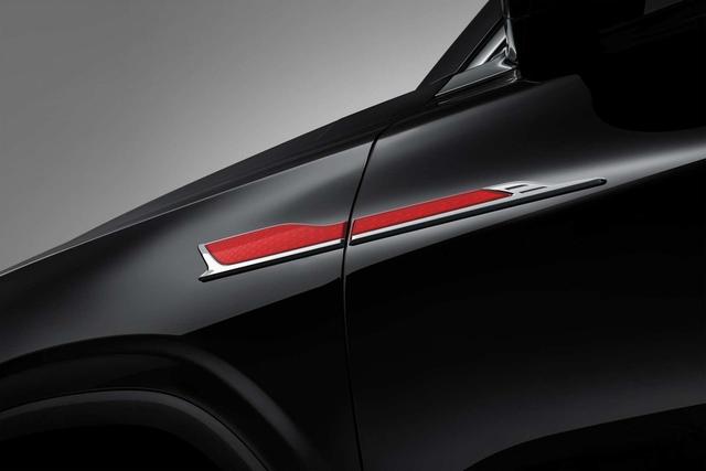 4.0T V8+8AT+四驱，5.7米的红旗LS7配不配叫“国产库里南”？