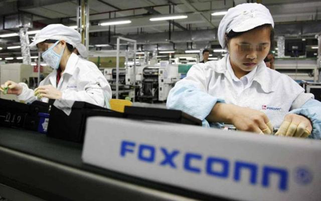 富士康终于造车了！首款轿车命名Model  E，续航750公里，2.8秒破百