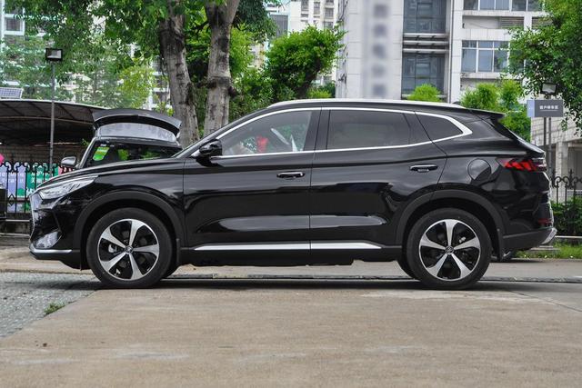 新能源势头不可阻挡，全新比亚迪宋PLUS 实拍，值得考虑