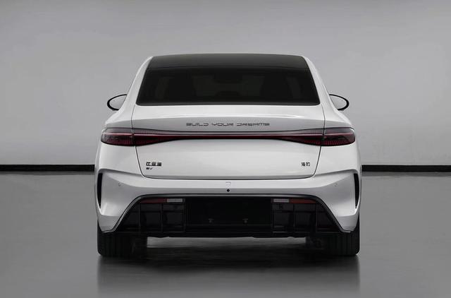 3.3S破百，对标Model 3，预计22万，比亚迪海豹值得选购吗？