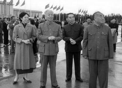 刘少奇女儿向毛主席“告状”，得知后，主席给王光美写去了一封信