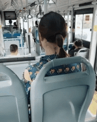 美女的内涵GIF动图：硬是没有认出是什么字！