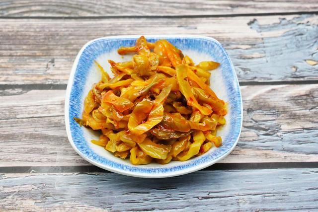 服用降压药时，哪些食物不能吃？医生提醒，注意以下几种