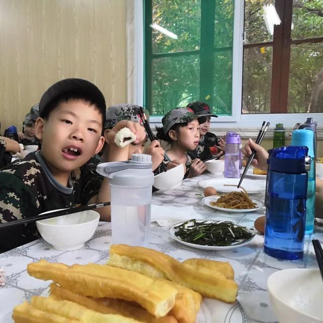 全封闭军事化管理学校怎么教育孩子(军事化管理封闭式学校对孩子好吗)(图49)