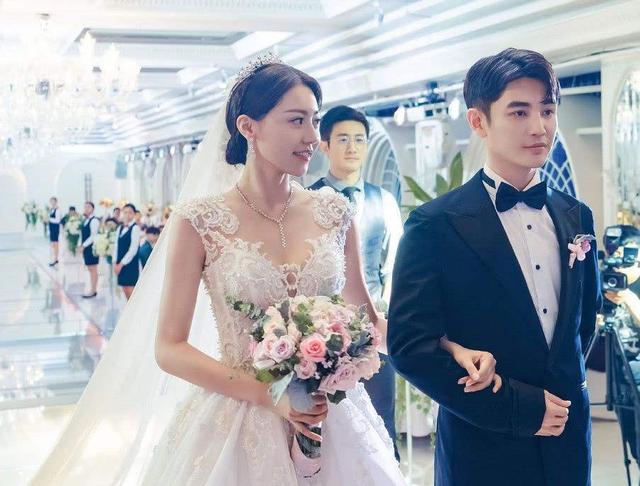 他体面,多金,帅气,是许多女孩梦寐以求的结婚对象;黄梦莹扮演的高蜜是