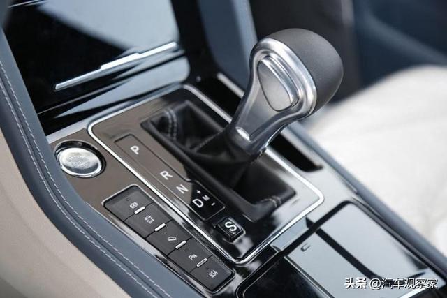 自动挡刹车油门位置在哪里(自动挡刹车 油门位置图)