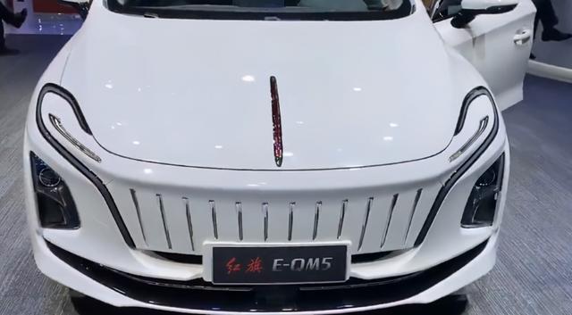 红旗又亲民了，5米的车长才卖24万，堪比宝马5系，可惜买不到