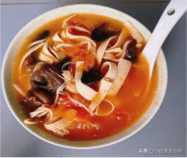 天一冷，常给孩子喝这汤，10分钟就上桌，营养极高，再贵也别省