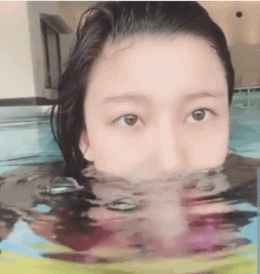 高挑美女的GIF动态图片：你哪个单位的？!站起来说话！