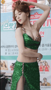 性感美女的内涵动图：妹子床铺我还没准备好，等下啊！