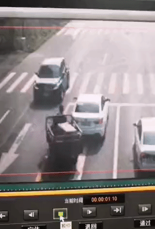 爆笑雷人的GIF动图：在翻车边缘疯狂试探