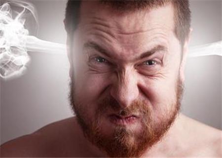 拍打腋窝极泉穴，疏肝泻火、养心神，养肝又养心