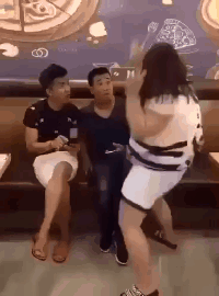 爆笑的GIF动态图:糖葫芦都能这样了,吃货的世界无奇不有