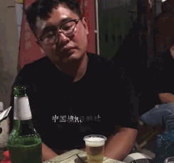 有意思搞笑的GIF图片：老王开辟了专用通道