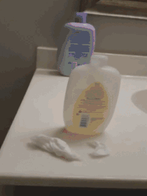 搞笑有趣的GIF图片:虫是这样爬行的呀!莫名的可爱呢!