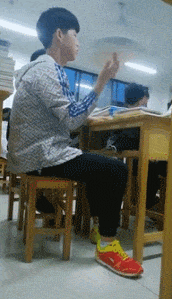 幽默的GIF动图：这是一条欺骗感情的黑鱼！