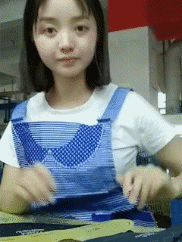 内涵美女GIF图片：妹子，你这是做的什么呢？！