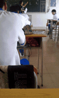 爆笑的GIF趣图：猴哥别理发了，师傅被抓走了！