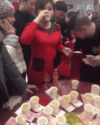 爆笑的GIF图片：找女朋友，千万别找长头发的，不然