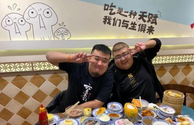 网红大胃王泡泡龙离世后，昔日搭档转型，成为励志减肥博主