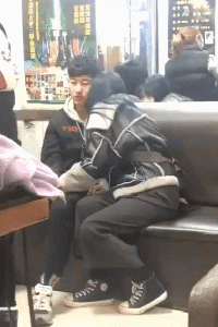 有味的动态图gif：姑娘好福气啊，蟠桃脸