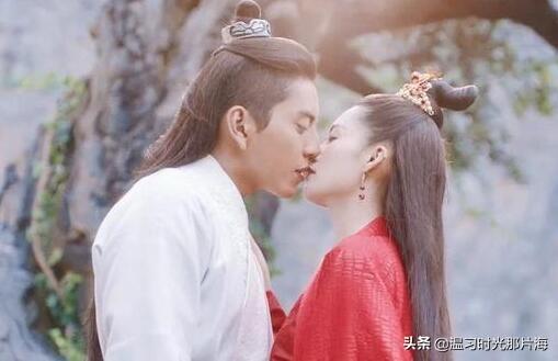 中两人表演《寒冬中的一对》,王大陆需要从背后抱住李沁,王大陆用手