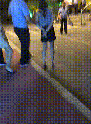 妹子邪恶动态图片：三天不开家长会，我就浑身难受