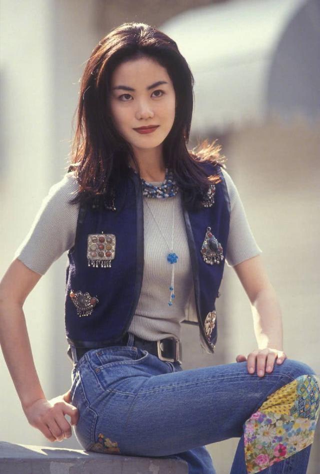 51岁李亚鹏再当爸！王菲“满脸的嫌弃”成全了老李“双重的幸福”
