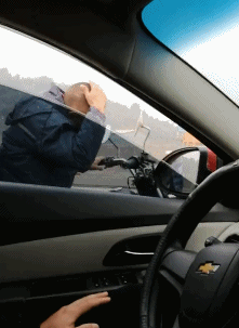 爆笑雷人的动图GIF：摩擦力应用案例演示