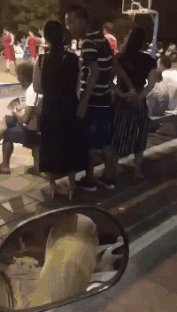 美女的内涵GIF图：我也曾幻想过有朝一日过上这样的生活！