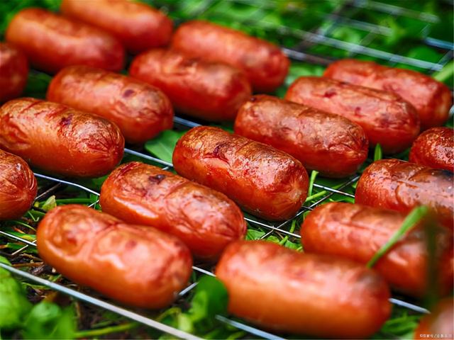 提醒中老年人群：五种不健康的食物，再喜欢吃也尽量少碰