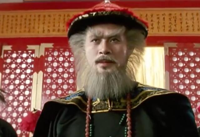 鳌拜手握重兵40万，却为何至死不肯造反？看看他背后的靠山