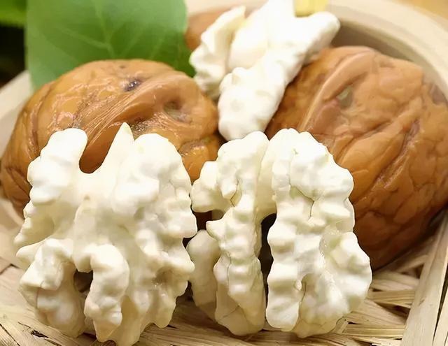 吃核桃有什么好处？这些事情，可能每个父母都为孩子做过