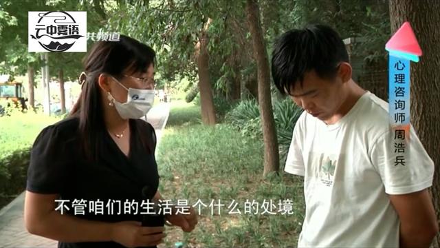 闺蜜老公把2岁孩子丢我家，未婚女孩崩溃学当妈，对孩子很是心疼